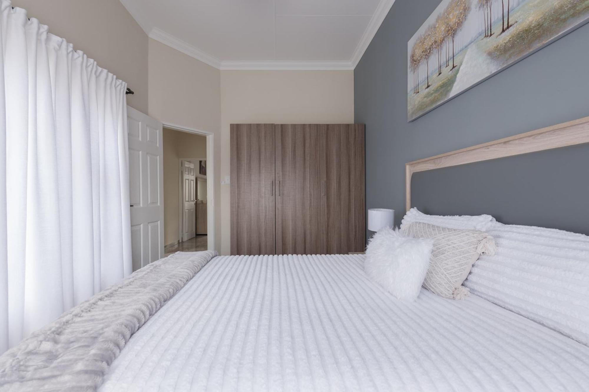 Evans Village - Apartments & Spa Johannesburg Exterior photo