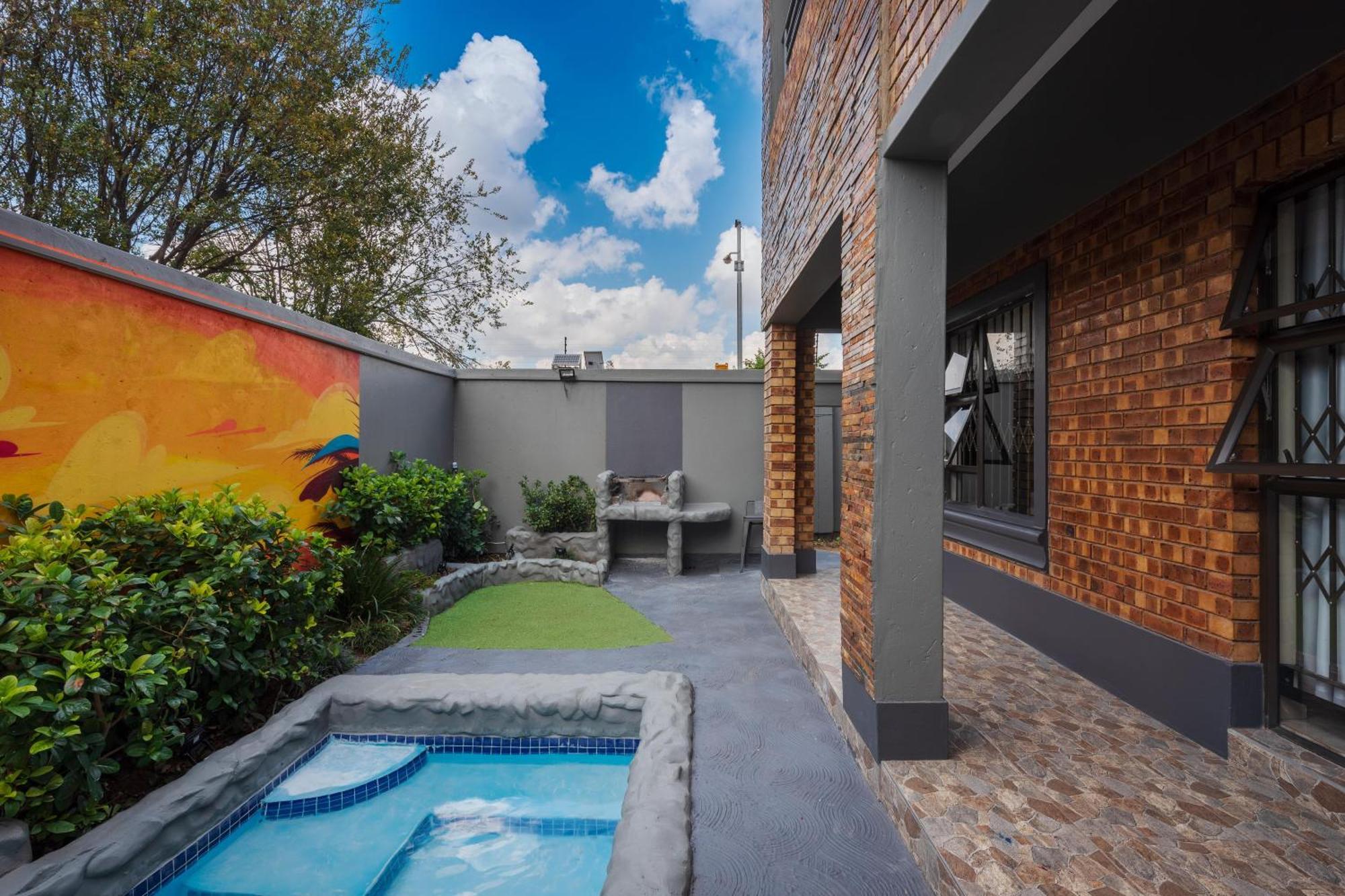 Evans Village - Apartments & Spa Johannesburg Exterior photo